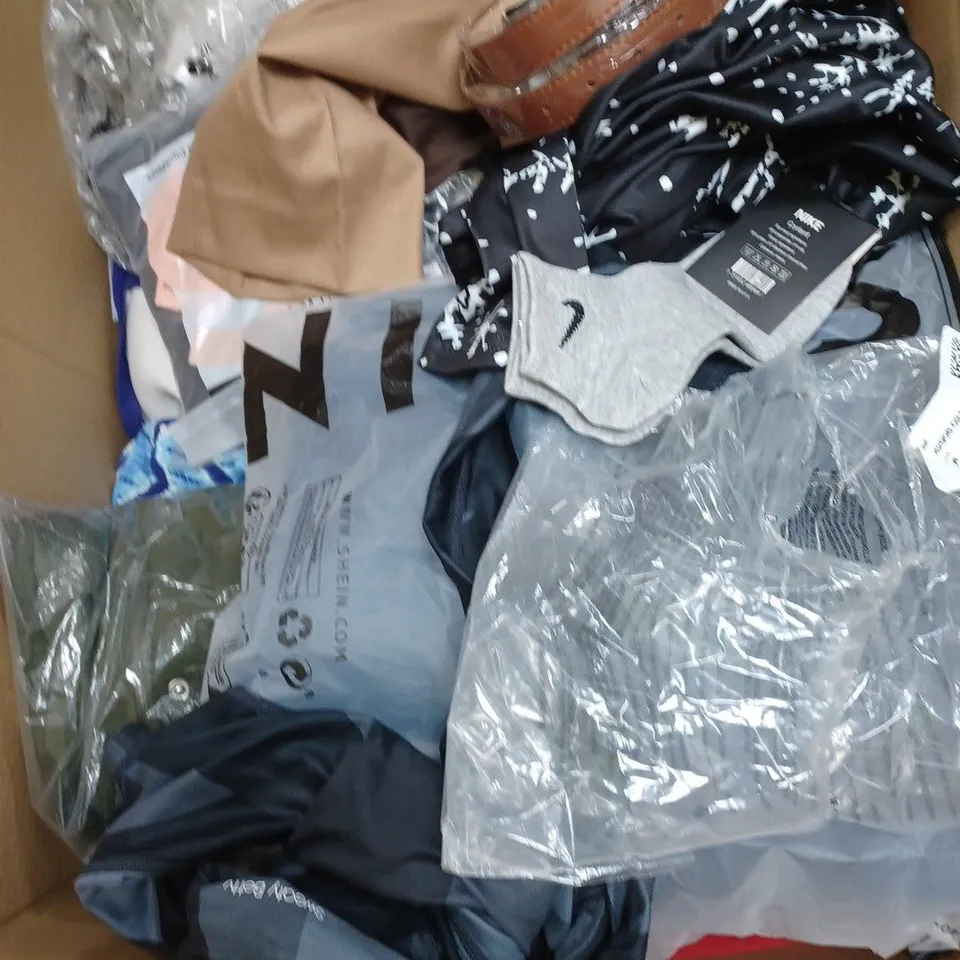 BOX OF APPROXIMATELY 25 ASSORTED CLOTHING ITEMS TO INCUDE - SOCKS , BOXERS , BAG ETC