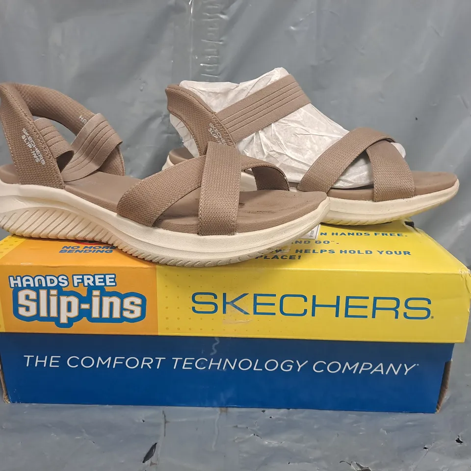 BOXED PAIR OF SKECHERS ULTRA FLEX SANDALS IN MOCCA SIZE 5.5