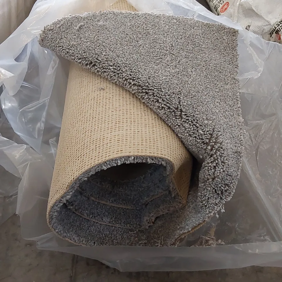 ROLL OF QUALITY EMPEROR PLATINUM CARPET // SIZE: APPROXIMATELY 4 X 2.4m