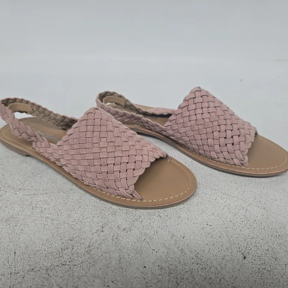 boxed pair of leather collection sandals in dusty pink size 7