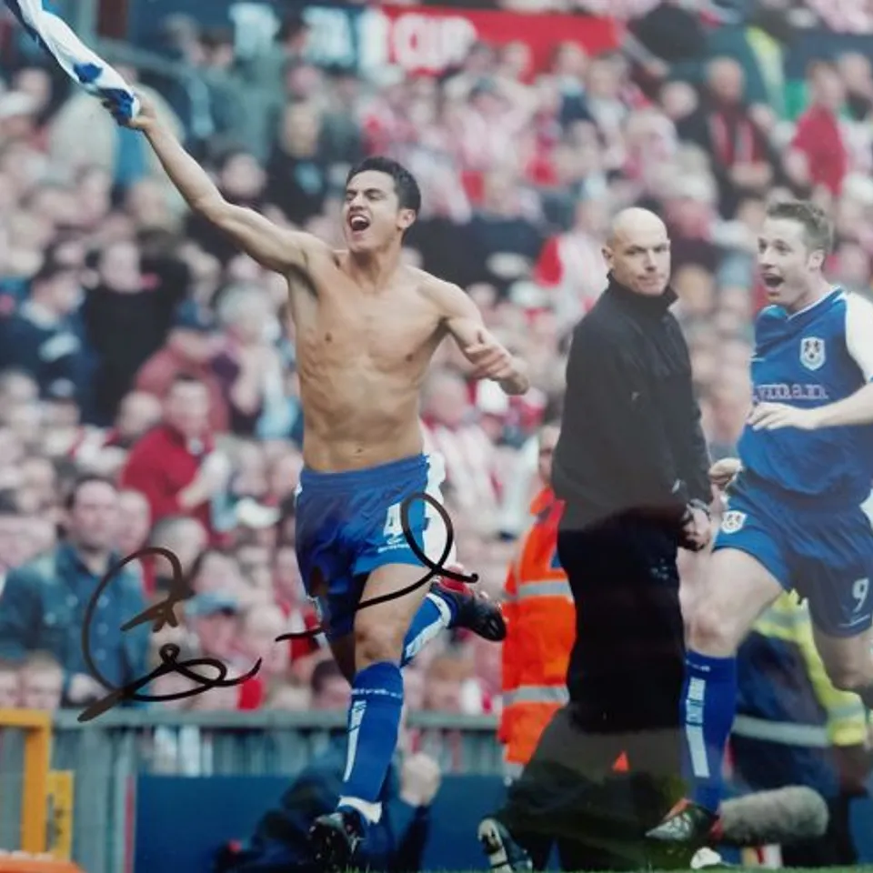 SIGNED PHOTO OF MILLWALL'S TIM CAHILL CELEBRATING WITH NEIL HARRIS, AFTER SCORING THE OPENING GOAL AGAINST SUNDERLAND DURING THEIR FA CUP SEMI-FINAL GAME AT OLD TRAFFORD 2004 WITH CERTIFICATE  