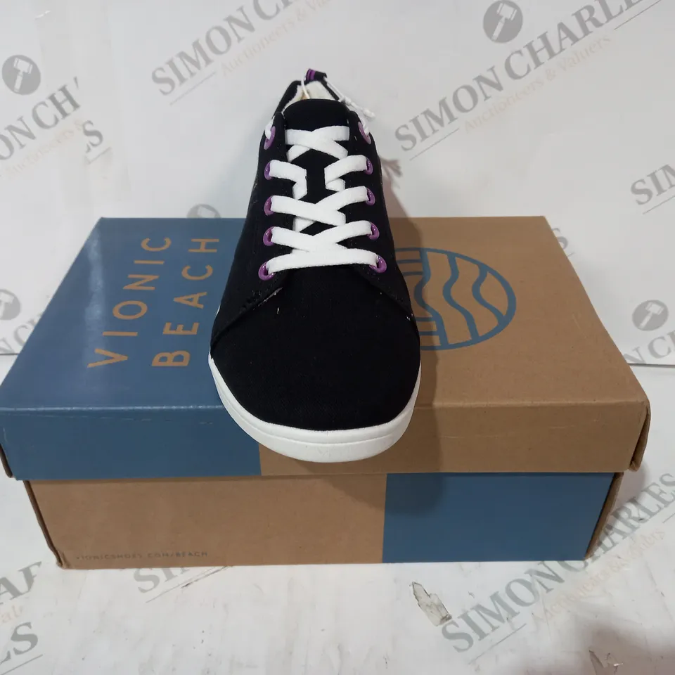 BOXED PAIR OF VIONIC STINSON LACE TRAINERS IN BLACK SIZE 6.5