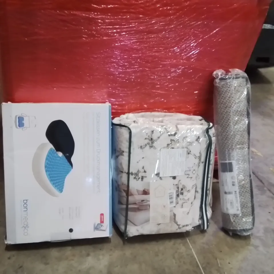 PALLET OF ASSORTED HOUSEHOLD GOODS AND PRODUCTS TO INCLUDE;LARGE AREA RUG,CHAIR MAT,MEMORY FOAM CUSHION
