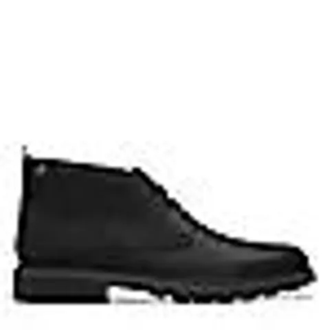 BOXED PAIR OF CLARKS NEWFORD MID BEESWAX LEATHER BOOTS - UK SIZE 11