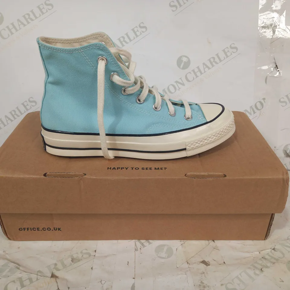 BOXED PAIR OF CONVERSE ALL STAR CANVAS SHOES IN BLUE UK SIZE 5