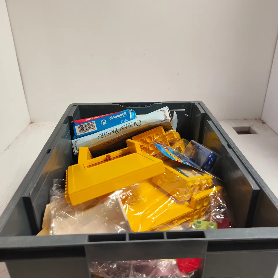 TOTE OF APPROXIMATELY 15 ASSORTED TOY/GAME ITEMS TO INCLUDE PLAYMOBIL SPECIAL PLUS, HOT WHEELS TESLA MODEL Y, OCEAN FAIRIES PATCHWORK DIY KIT ETC