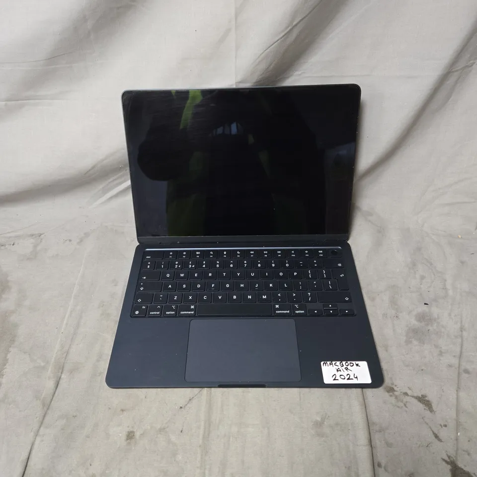 APPLE MACBOOK AIR LAPTOP – SPACE GRAY