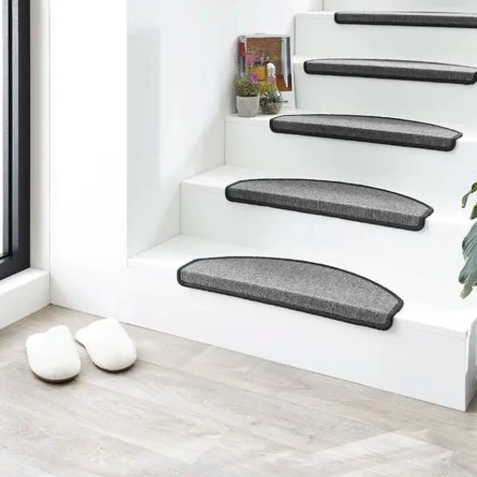 BOXED NON-SLIP BACKING STAIR TREAD COLOUR: ANTHRACITE