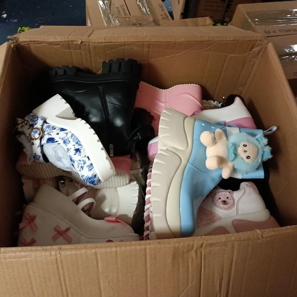 LOT OF APPROXIMATELY 10 ASSORTED PAIRS OF SHOES AND BOOTS IN VARIOUS SIZES