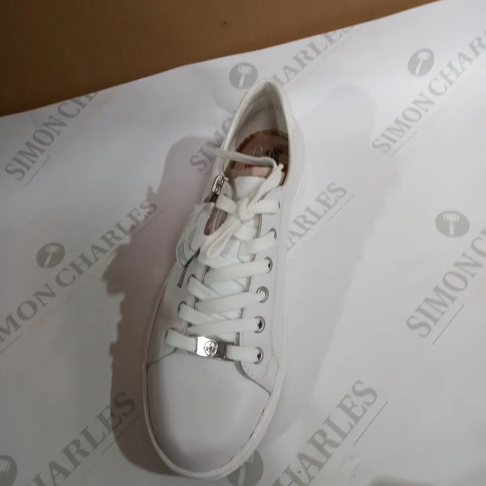 RIEKER WHITE SHOES SIZE 6.5 