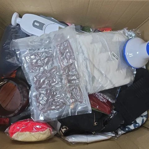 APPROXIMATELY 20 ASSORTED HOUSEHOLD PRODUCTS TO INCLUDE CLOTHING, CHOPPER, TOWEL, ETC - COLLECTION ONLY