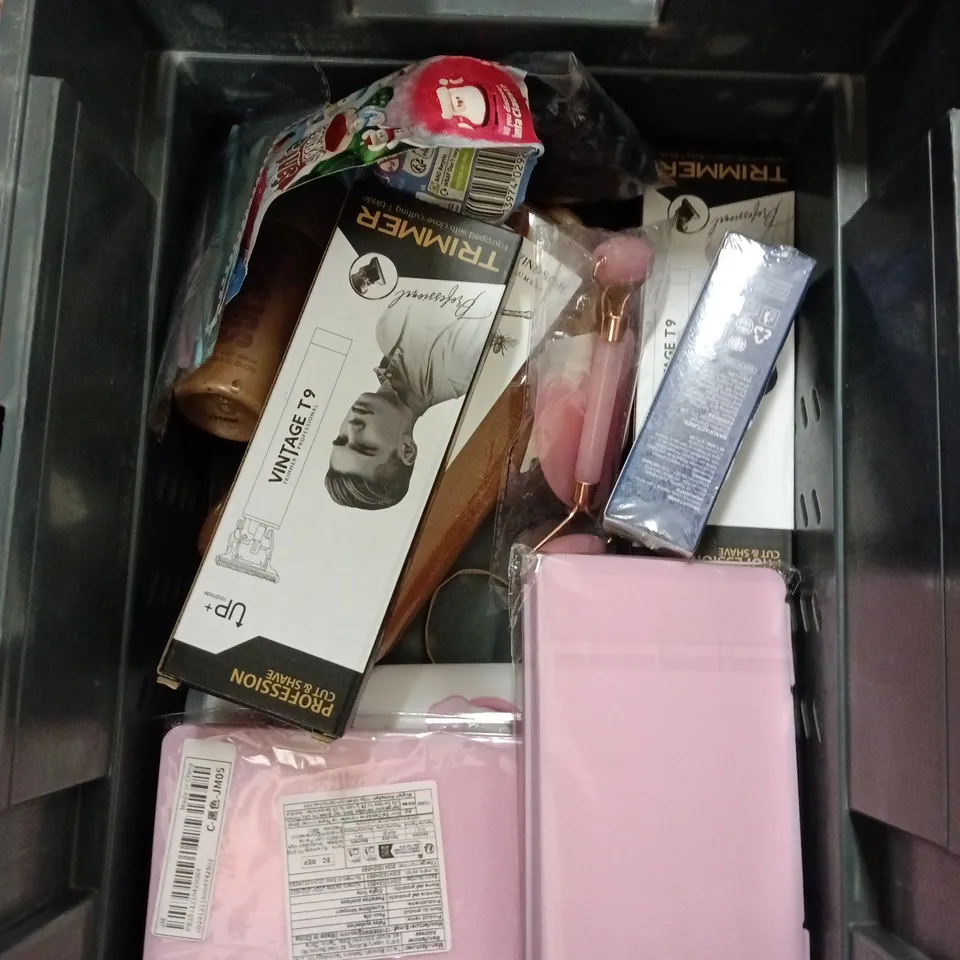 APPROXIMATEY 20 ASSORTED HEALTH AND BEAUTY PRODUCTS TO INCLUDE - RADOX BATH SOAK - DR SQUATCH STICK DEODORANT AND CANTU FOR KIDS NOURISHING CONDITIONER