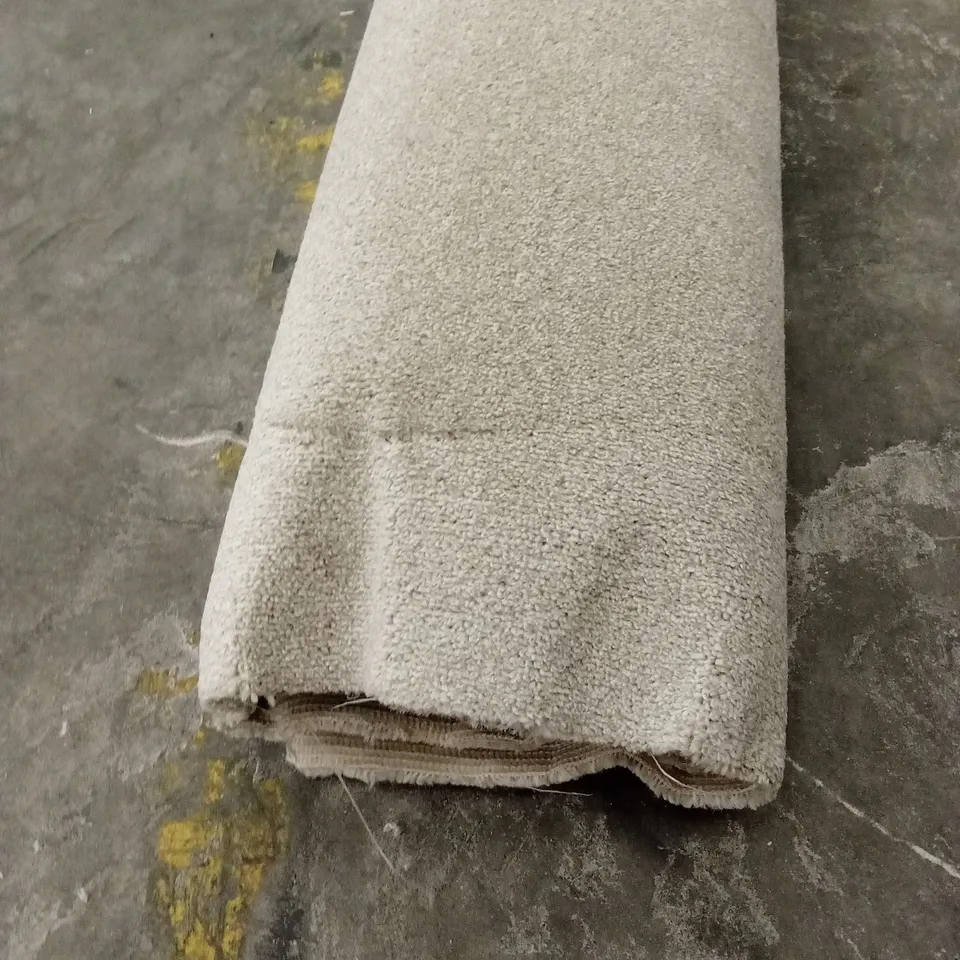 ROLL OF QUALITY TWIST HEATHERS 420 CARPET // APPROX SIZE; 1.75 x 4m