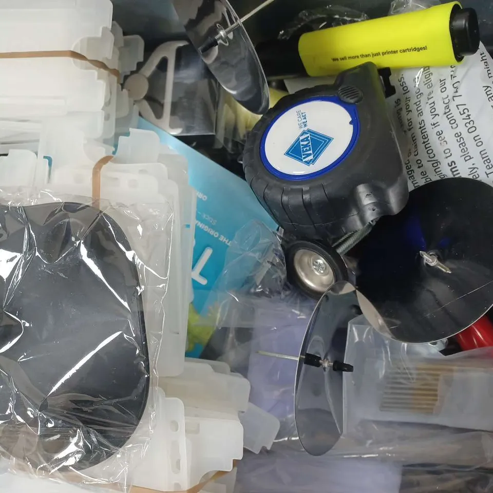 APPROXIMATELY 10 ASSORTED HOUSEHOLD ITEMS TO INCLUDE DIMMER SWITCH, HDMI CCTV VIA TWISTED PAIRS, ETC