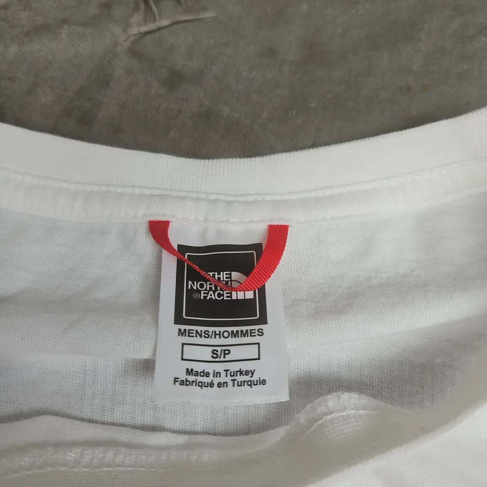 THE NORTH FACE MEN’S WHITE LONG-SLEEVE T‑SHIRT – UK SMALL (SIZE S)