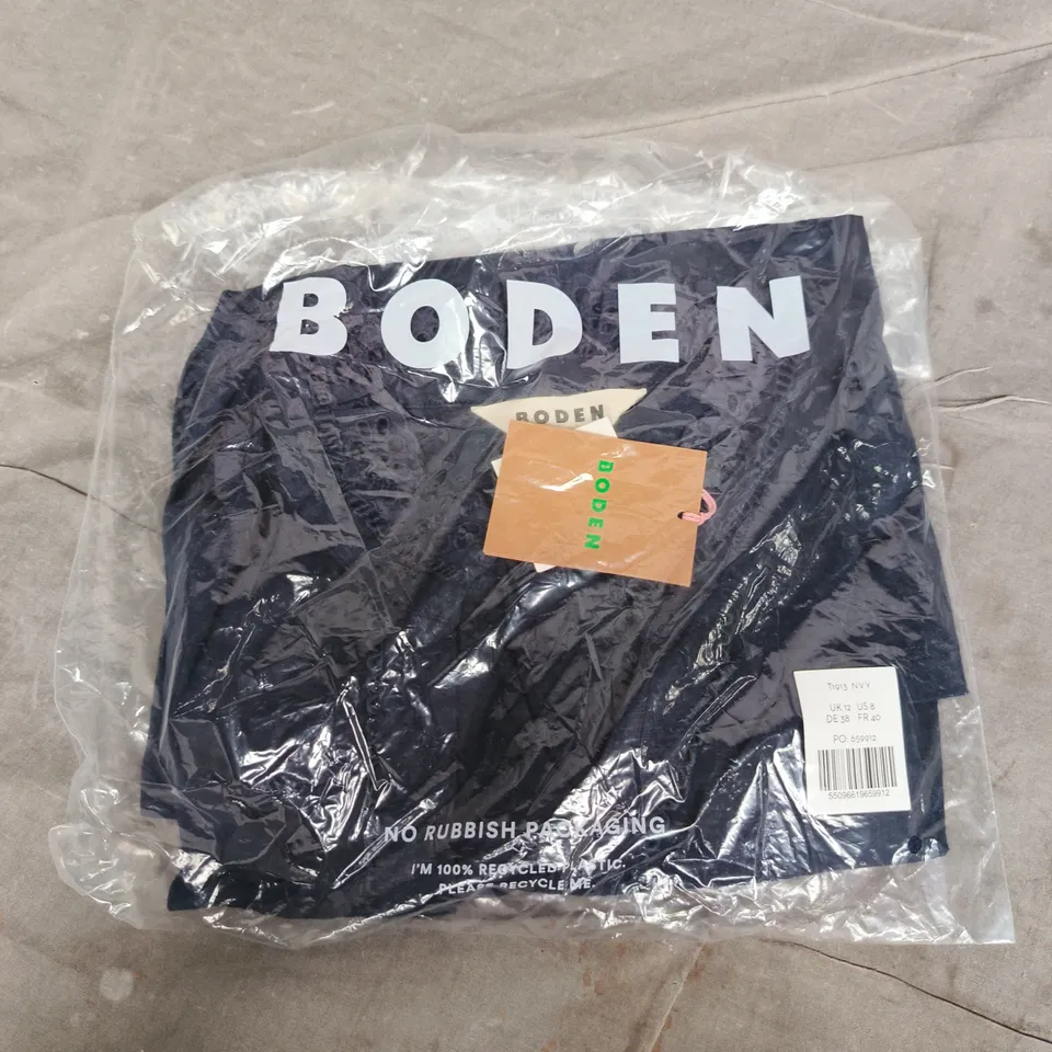 BAGGED BODEN ARIA BRODERIE NOTCH NECK TOP IN NAVY - UK 12
