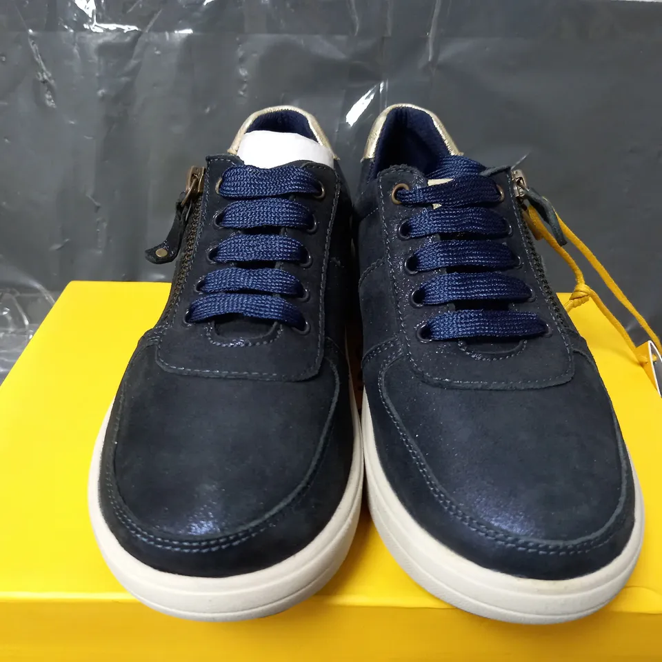 STRIVE MADISON TRAINERS IN NAVY SPARKLE - UK 3