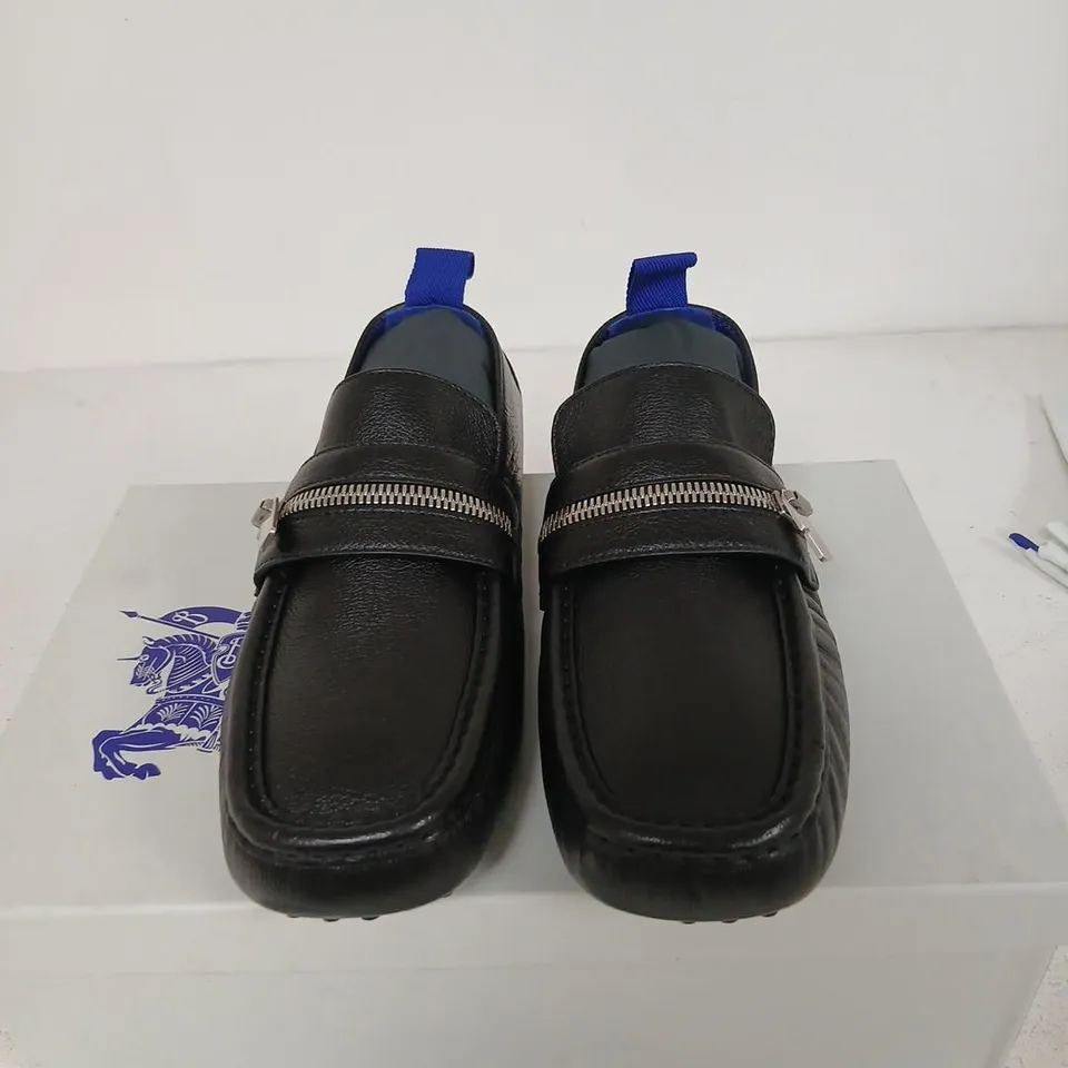 BURBERRY LEATHER SHOE ON RUBBER SOLE – BLACK, UK 7.5 (EU 41.5)