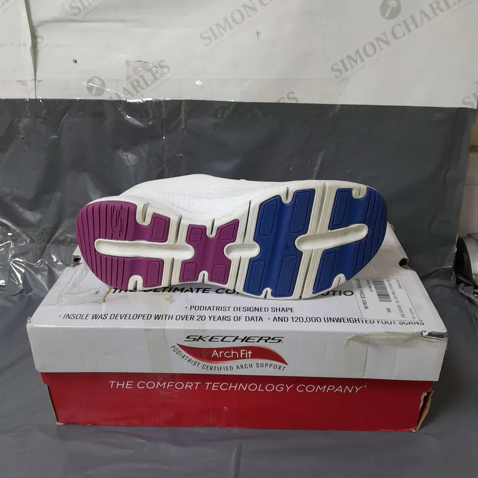 SKECHERS ARCHFIT WHITE TRAINERS SIZE 7