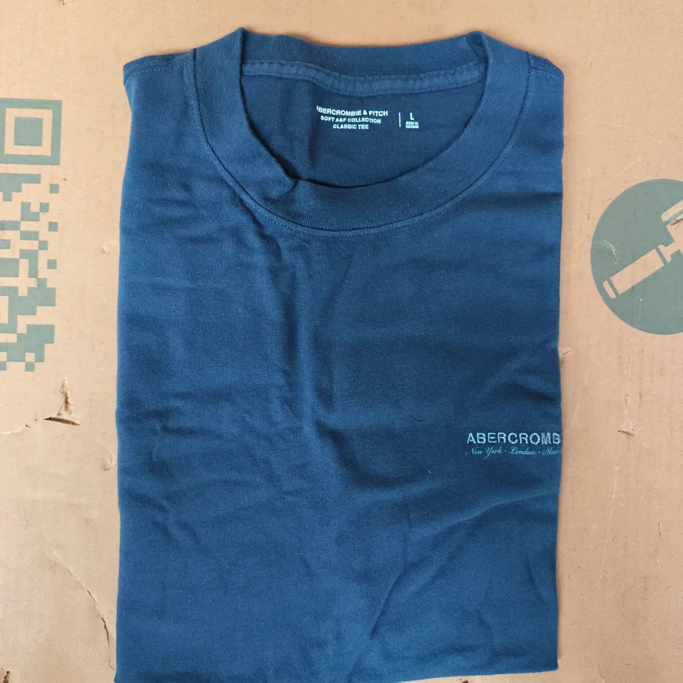 ABERCROMBIE & FITCH T-SHIRT IN NAVY SIZE LARGE
