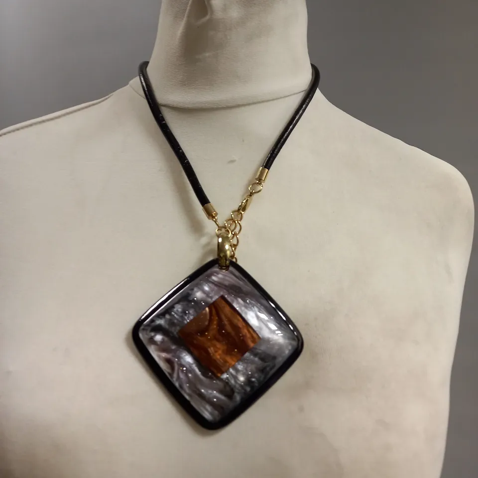 BRAND NEW BROWN PEPPER HANDBAGS GALAXY DIAMOND NECKLACE