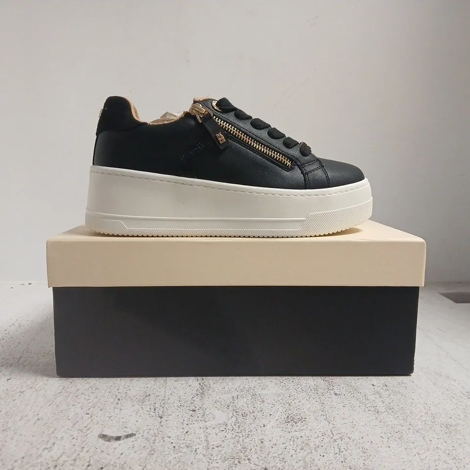 BOXED PAIR OF KURT GEIGER LOTTIE LACE UP SHOES IN BLACK/WHITE SIZE EU 38