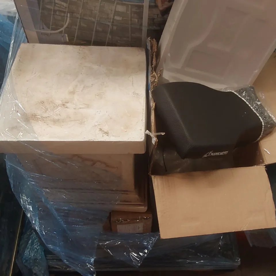 PALLET CONTAINING A VERY LARGE QUANTITY OF ASSORTED ITEMS INCLUDING: HAWKMOTO MINI QUAD BIKE SEAT, GARDEN ORNAMNET ECT