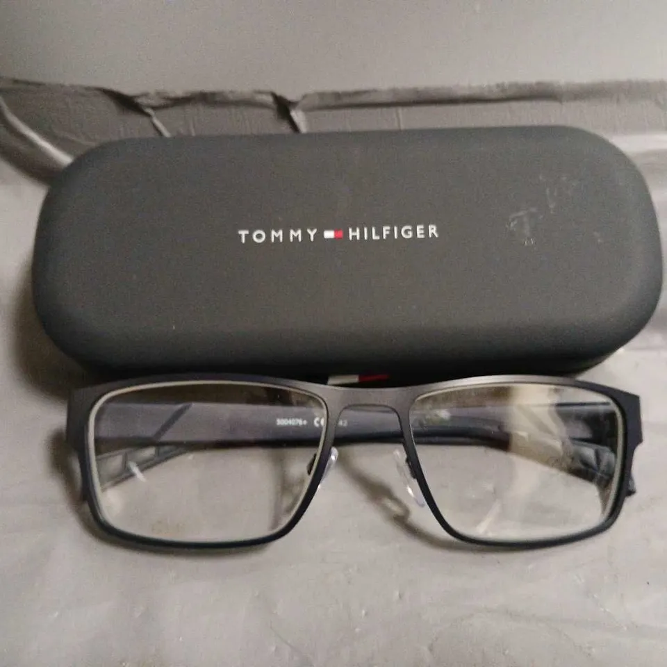 TOMMY HILFIGER  57 18 140 NAVY EYEWEAR GLASSES 