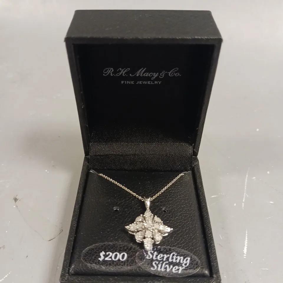 MACY'S CLUSTER PENDANT SILVER NECKLACE 