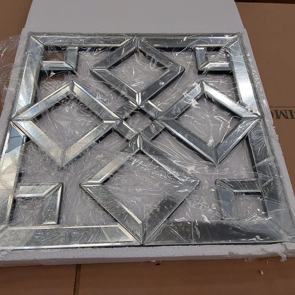 BOXED BEDROOM WALL DECOR, GEOMETRIC WALL HANGING DECORATION (1 BOX)