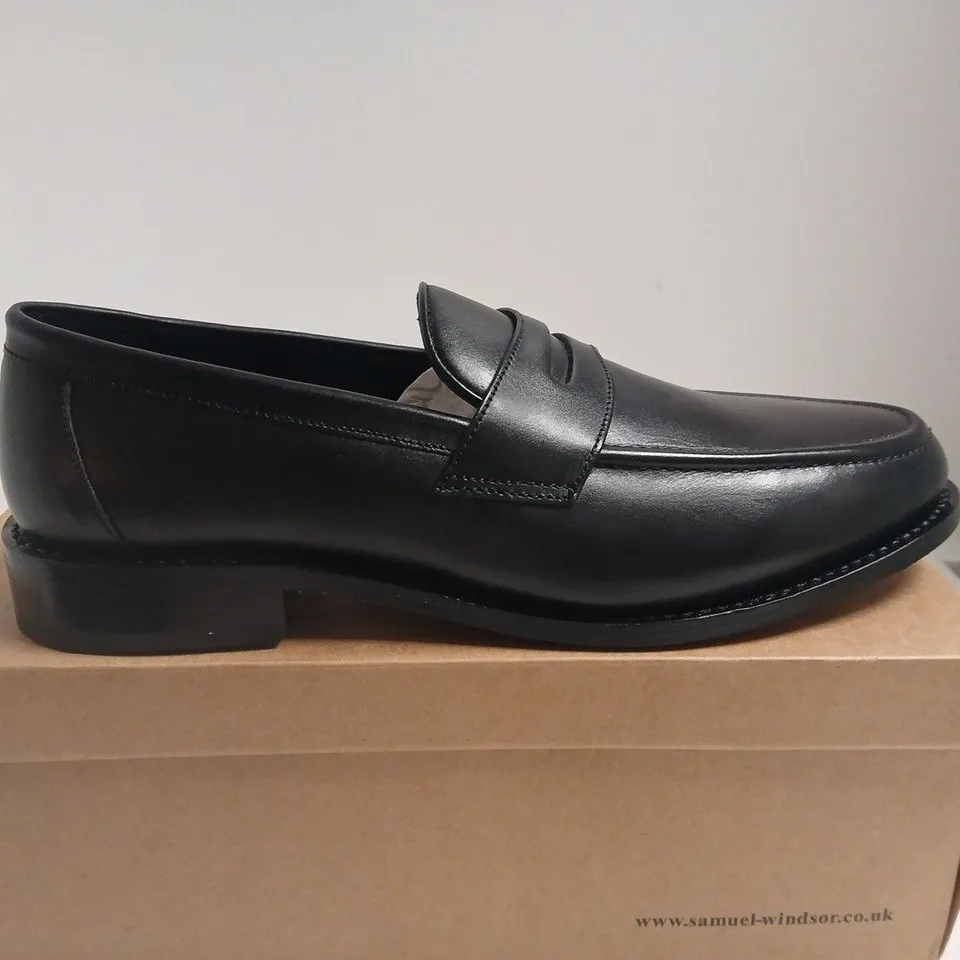BOXED PAIR OF SAMUEL WINDSOR BLACK LEATHER PENNY LOAFERS – UK 12