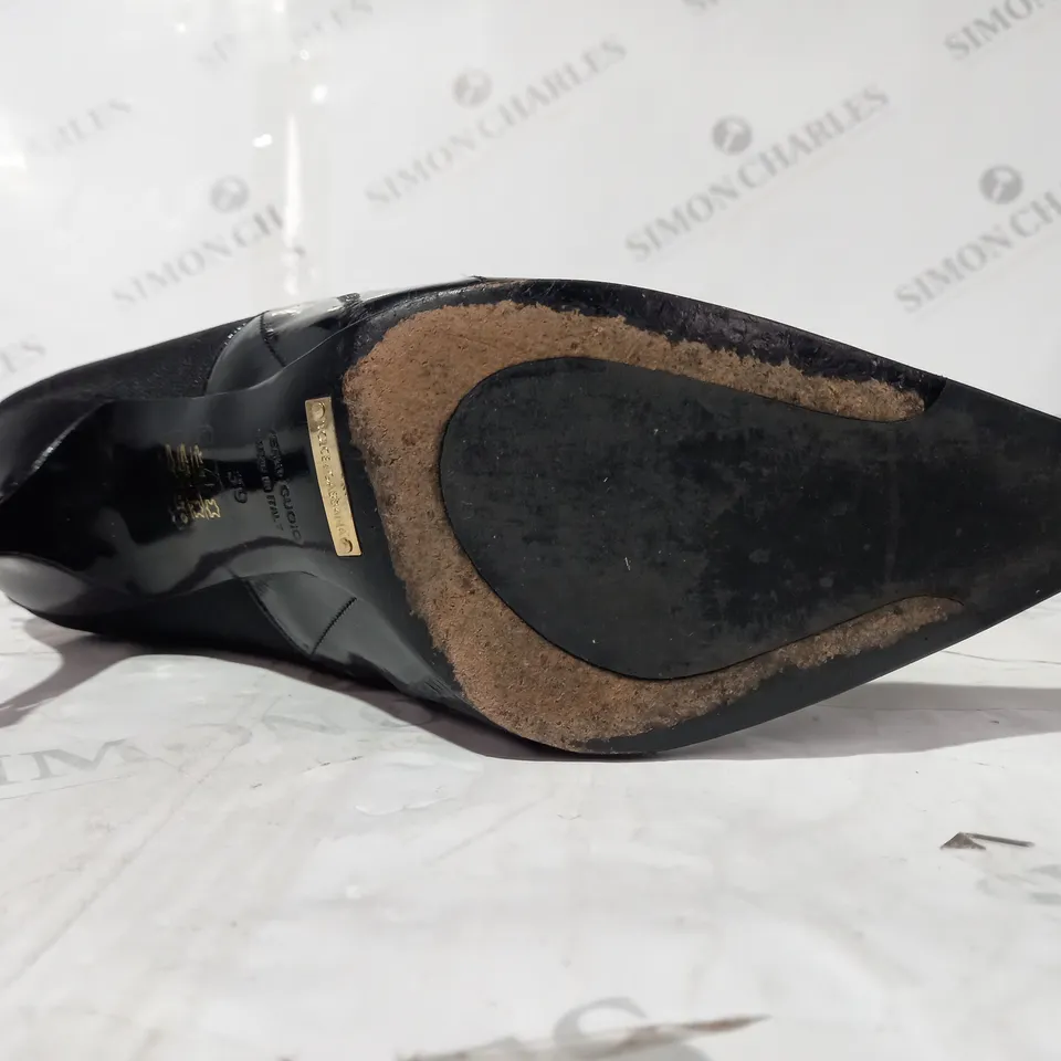 BOXED PAIR OF DOLCE & GABBANA POINTED TOE HIGH HEEL KNEE HIGH BOOTS IN BLACK EU SIZE 39