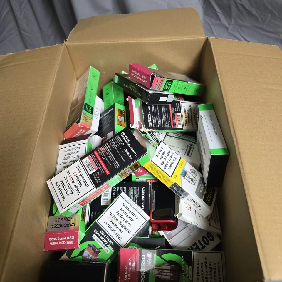 LOT OF APPROXIMATELY 20 ASSORTED VAPING ITEMS TO INCLUDE VAPORESSO COREX 2.0/GEEKVAPE WE NAX Q PRO/VOOPOO ARGUS