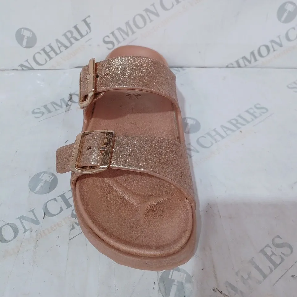 PAIR OF SKECHERS OPEN TOE SANDALS IN ROSE GOLD COLOUR SIZE 5
