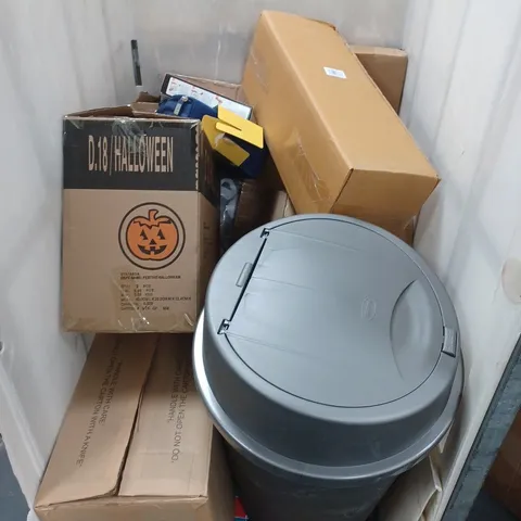APPROXIMATELY 10 ASSORTED ITEMS TO INCLUDE PLASTIC BIN, WOODEN TREE, SLIME KIT, ETC - COLLECTION ONLY