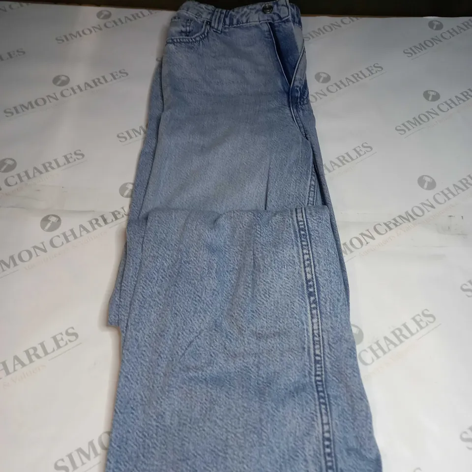 ASOS DESIGN BLUE DENIM JEANS SIZE W28 - L 30