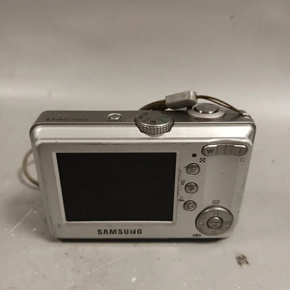 SAMSUNG DIGIMAX S500 DIGITAL CAMERA 