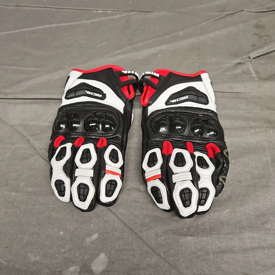 RICHA MOTORCYCLE GLOVES IN BLACK/WHITE/RED SIZE M/8