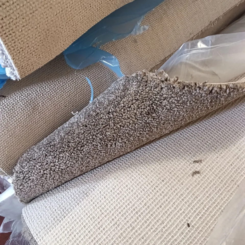 ROLL OF QUALITY FREEDOM XTRA NUTMEG CARPET // APPROX SIZE: 5.60 X 4.00M