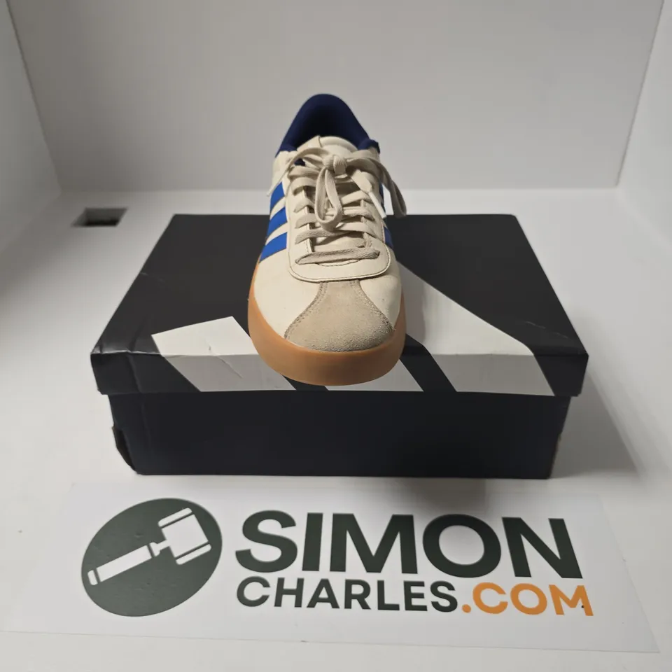 BOXED PAIR OF ADIDAS VL COURT 3.O TRAINERS IN WHITE/BLUE - UK 10