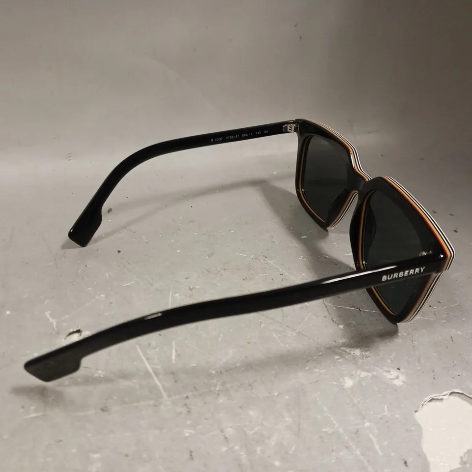 BURBERRY CARNABY SQUARE SUNGLASSES - BLACK - WITH CARRY CASE & BOX