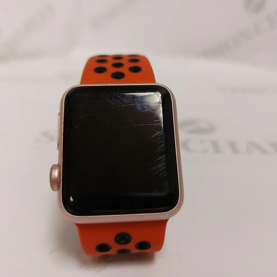 APPLE WATCH SERIES 7000 WITH RUBBER STRAP