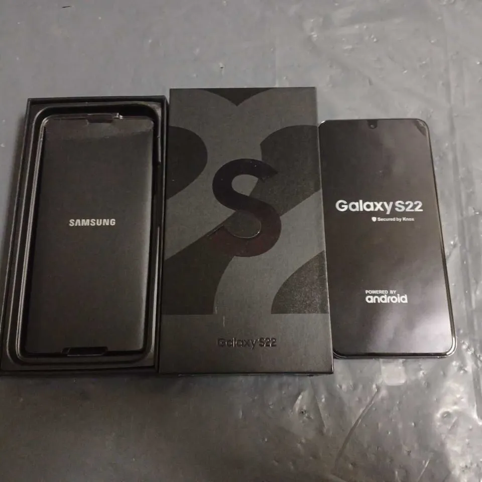 BOXED SAMSUNG GALAXY S22 128GB MOBILE PHONE IN BLACK - SM-S901U1