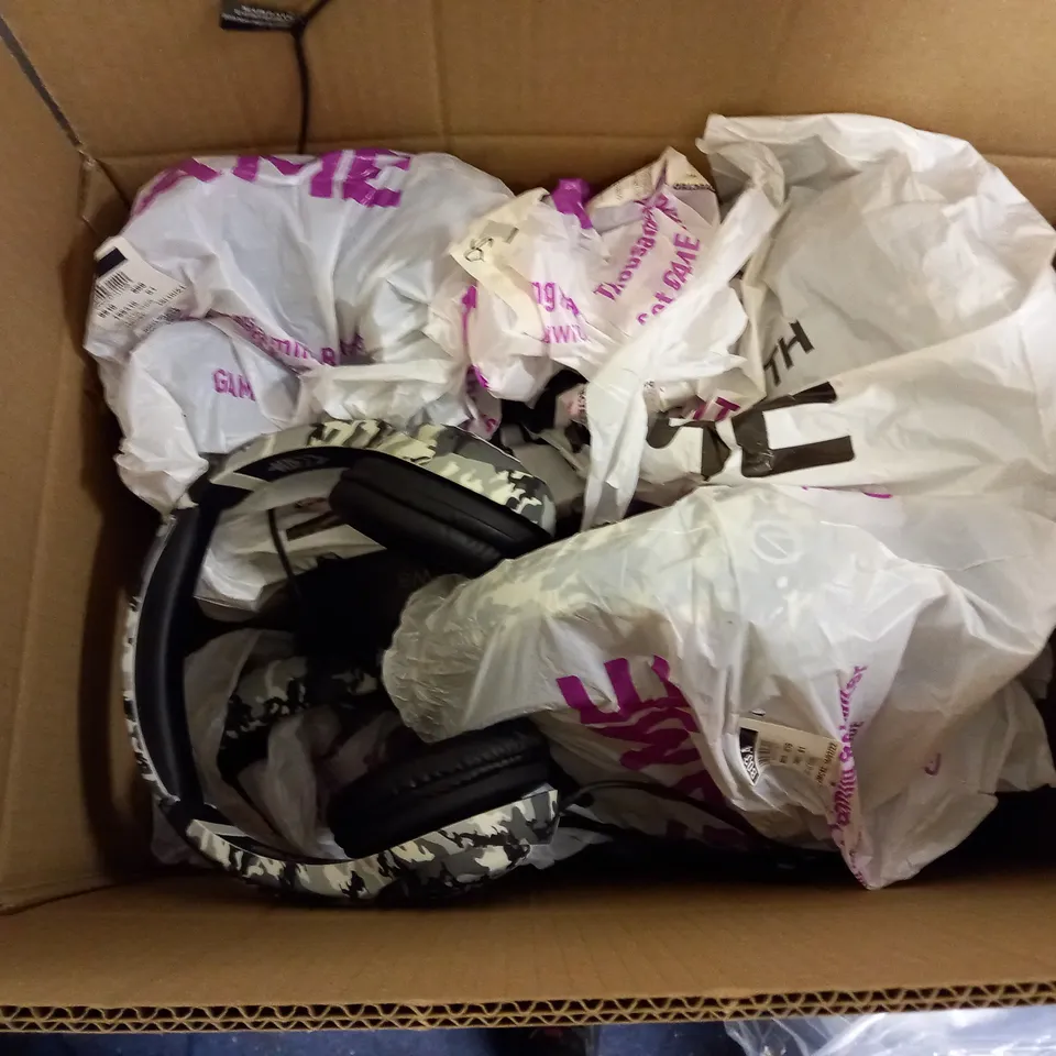 APPROXIMATELY 12 LOOSE ASSORTED HEADSETS TO INCLUDE ASTRO STEALTH, ETC