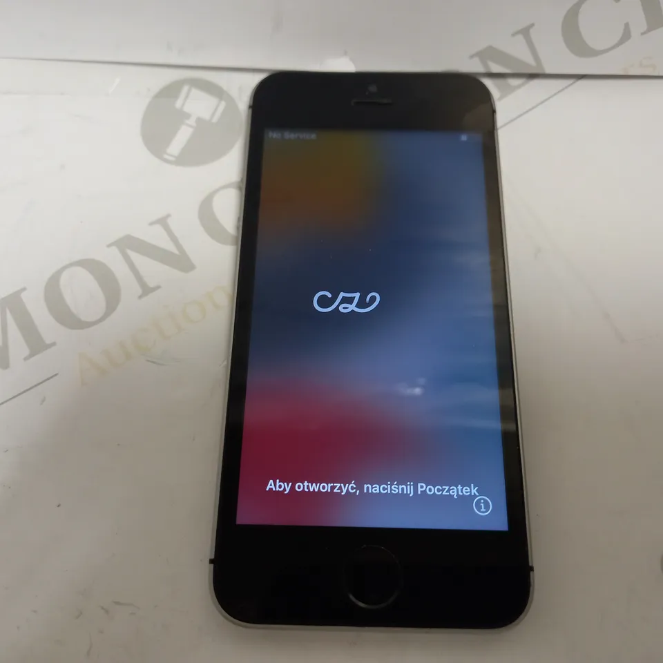 APPLE IPHONE SE (1ST GENERATION) - SILVER 