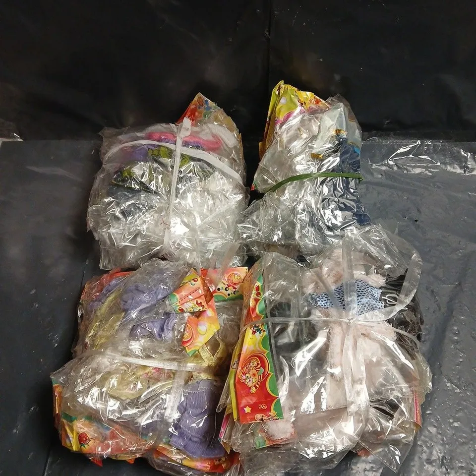 LARGE QUANTITY OF ASSORTED DOLLS CLOTHES