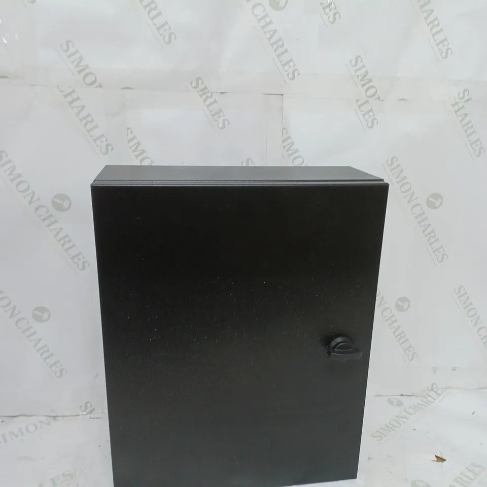 MATT:E 3 PHASE EV CONNECTION UNIT WITH 3 X 32A DOUBLE POLE TYPE C MCBS