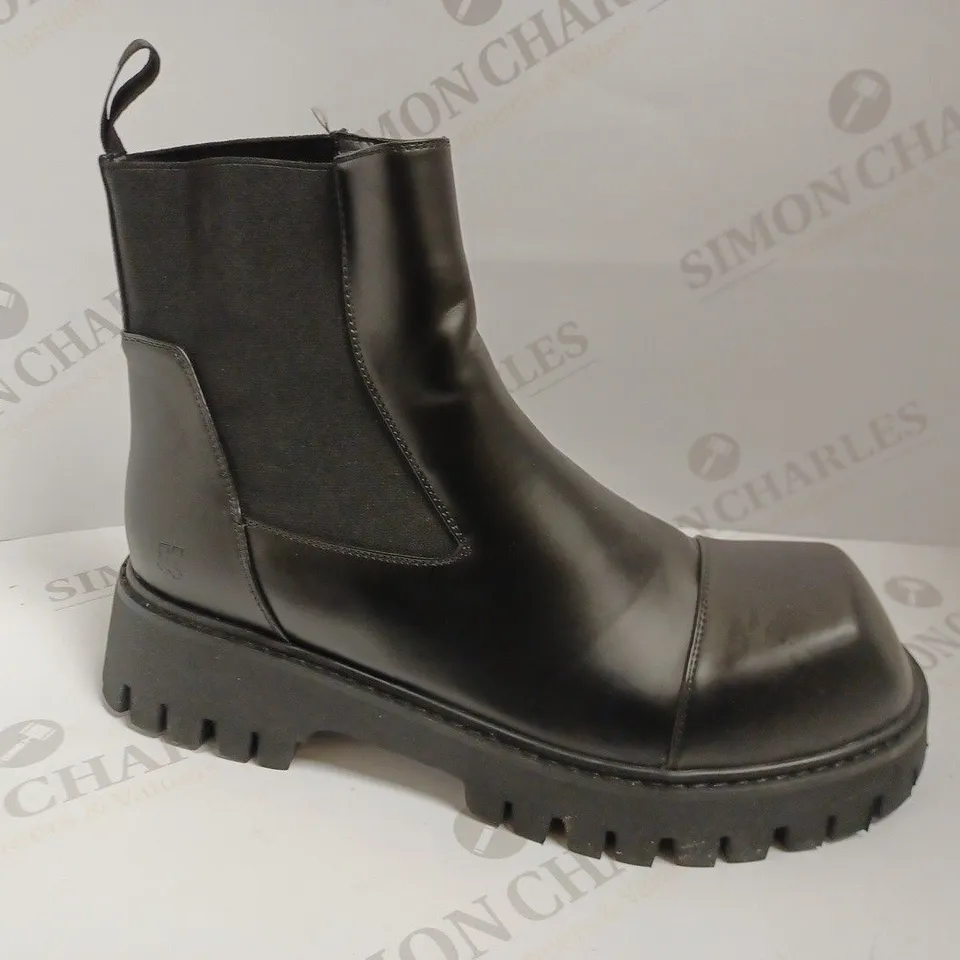 KOI VEGAN GIVER OF FREEDOM MEN'S SQUARE TOE CHELSEA BOOTS - SIZE UNKNOWN