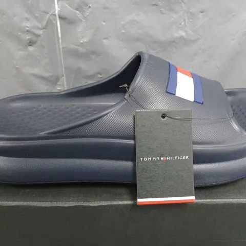 BOXED TOMMY HILFIGER FOAM SLIDES IN NAVY - 40/41