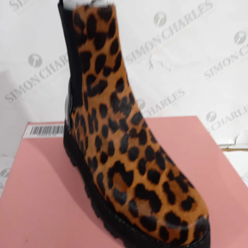 BOXED MODA IN PELLE GERRI EMBELLISHED SQUARE TOE CHELSEA BOOT - LEOPARD - SIZE 5